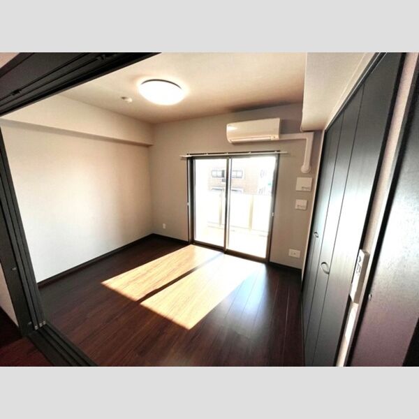 その他 (エアコン・照明付き　洋室)