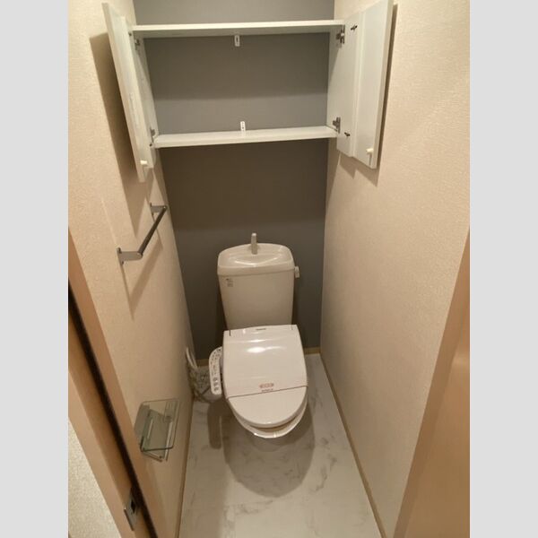 トイレ (トイレ(温水洗浄暖房便座付き))