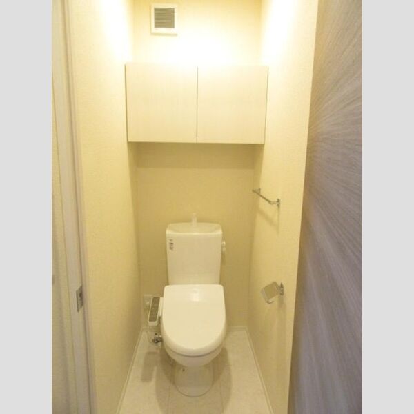 トイレ (トイレ)