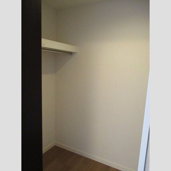 収納 (主寝室　ウォークインクローゼット)