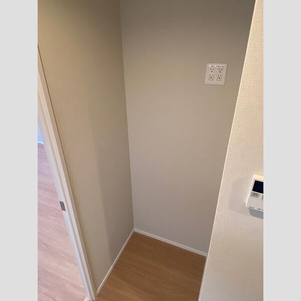 キッチン (冷蔵庫置き場)