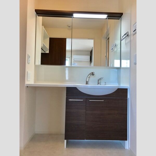 洗面所 (洗髪機能付洗面化粧台♪)