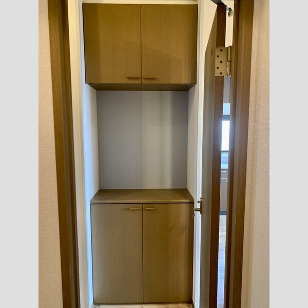 玄関 (シューズクローク　カウンター吊戸)