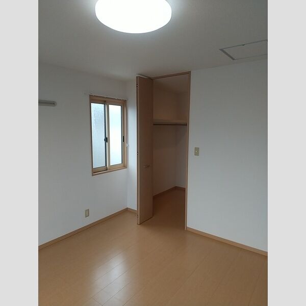 その他 (洋間収納)