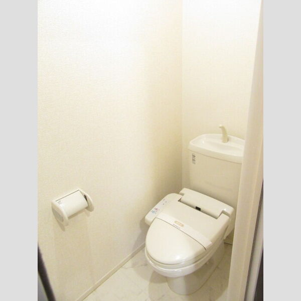 トイレ (トイレ)