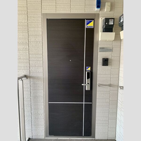 玄関 (玄関ドア)