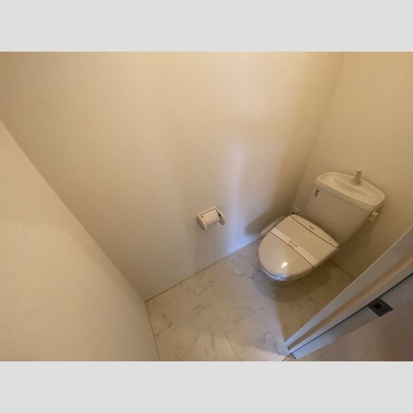 トイレ (トイレ　温水洗浄暖房便座付き)