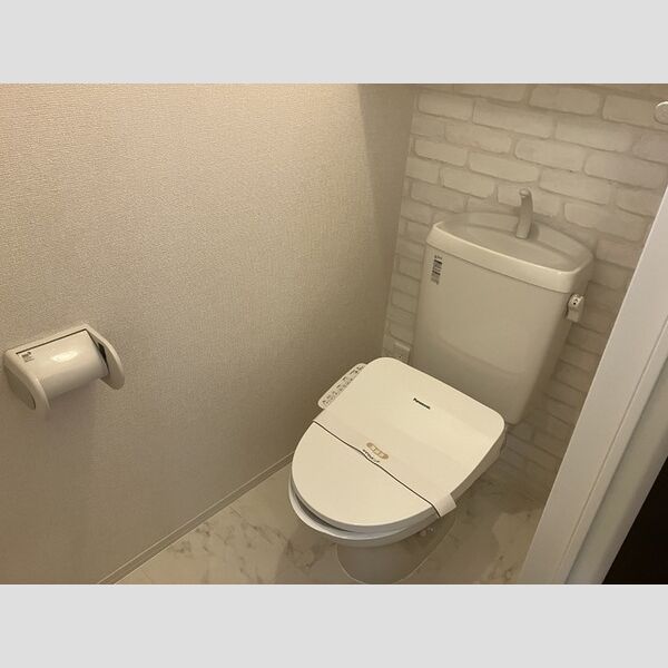 トイレ (トイレ)