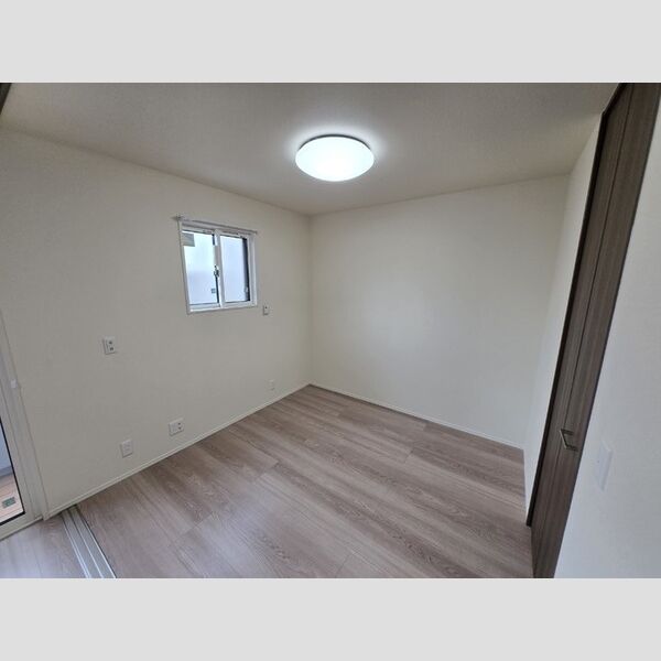 その他 (南側洋室)