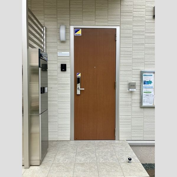 玄関 (玄関ドア)