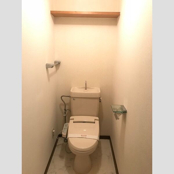 トイレ (303　温水洗浄暖房トイレ)