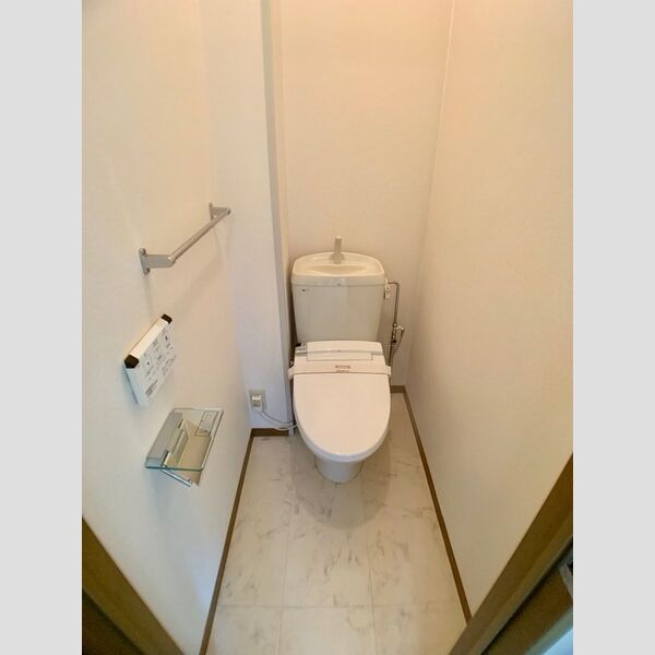 トイレ (温水洗浄暖房便座付トイレ♪)