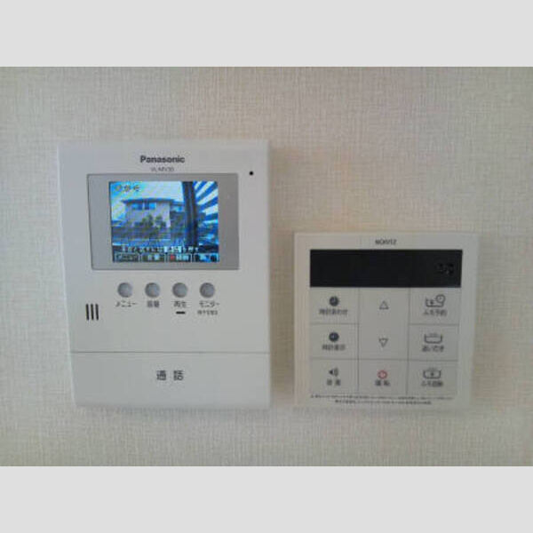その他 (TVインターホン&給湯スイッチ A棟(201号室) ※2、5、7号室は反転)