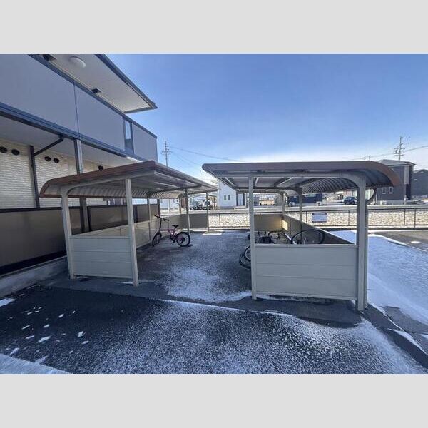 現地周辺 (駐輪場)