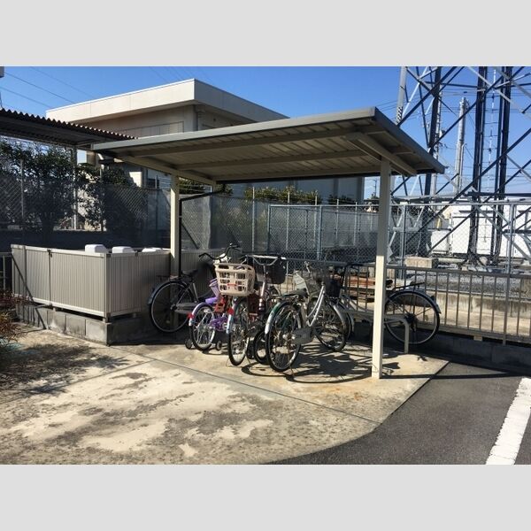 現地周辺 (駐輪場)