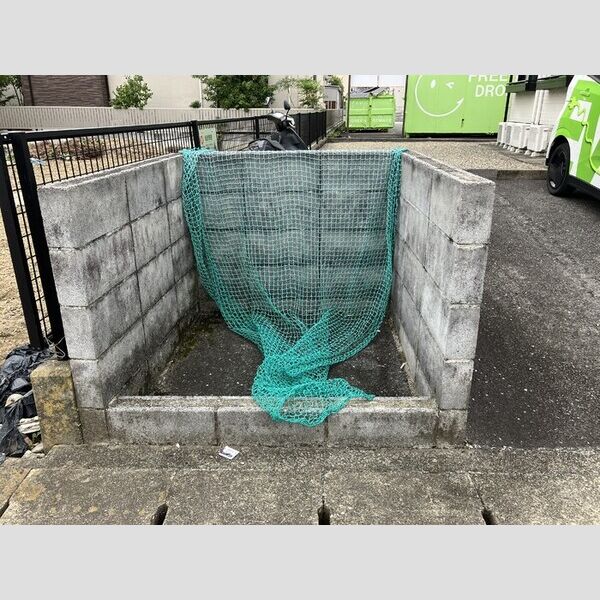 現地周辺 (ゴミ置場)