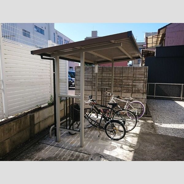 現地周辺 (駐輪場)