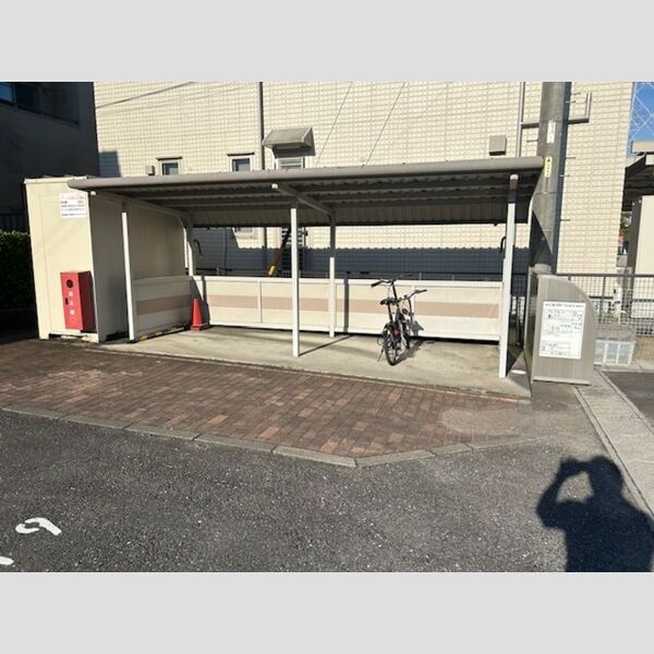 現地周辺 (駐輪場)