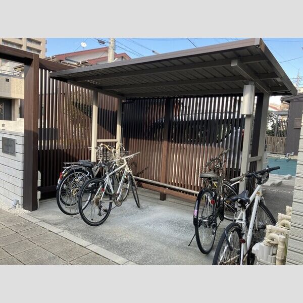 現地周辺 (駐輪場)