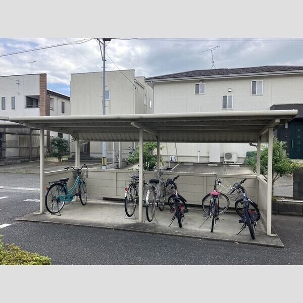 現地周辺 (駐輪場)