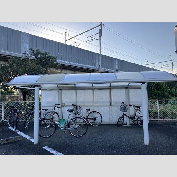 現地周辺 (駐輪場)