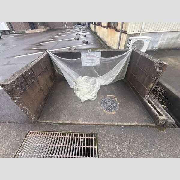 現地周辺 (ゴミ置場)