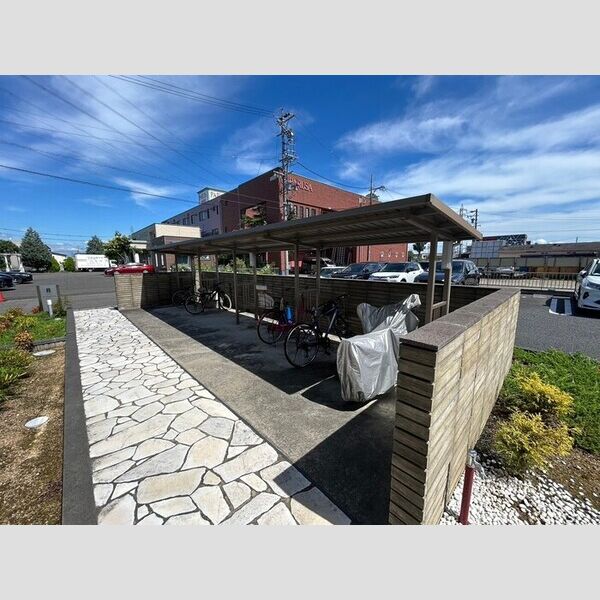 現地周辺 (駐輪場)