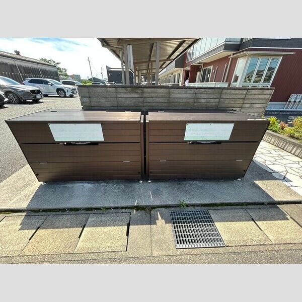 現地周辺 (ダストピット)