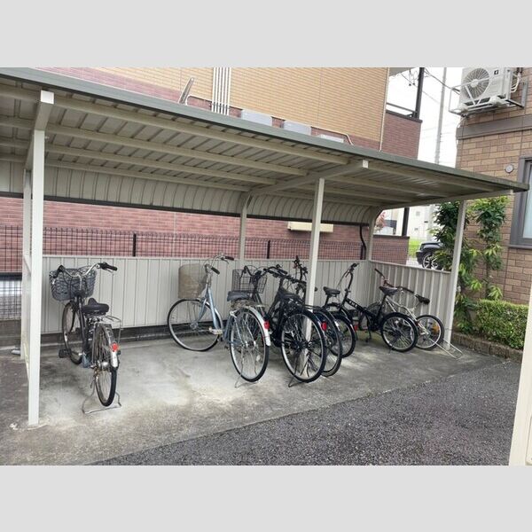 現地周辺 (駐輪場)