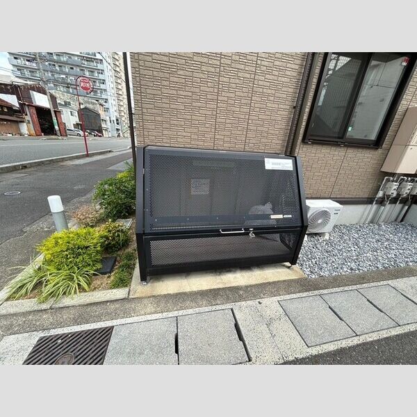 現地周辺 (ダストピット)