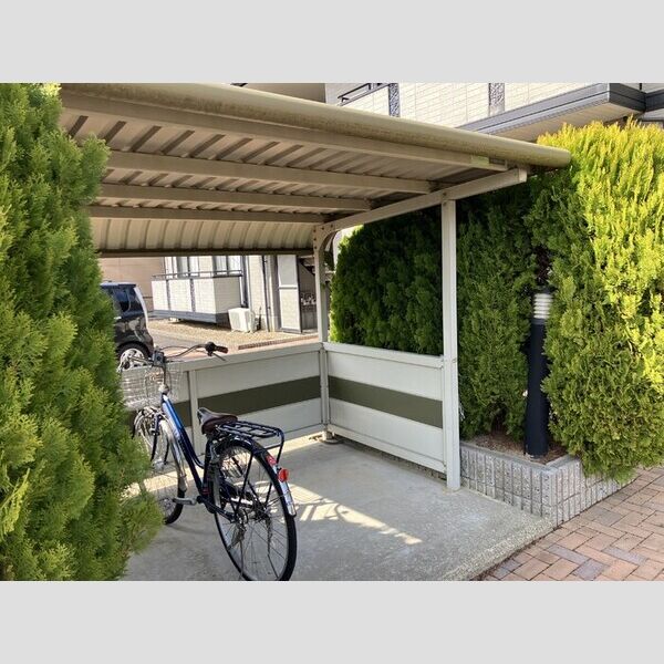 現地周辺 (駐輪場)