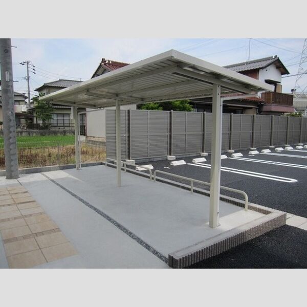 現地周辺 (駐輪場)