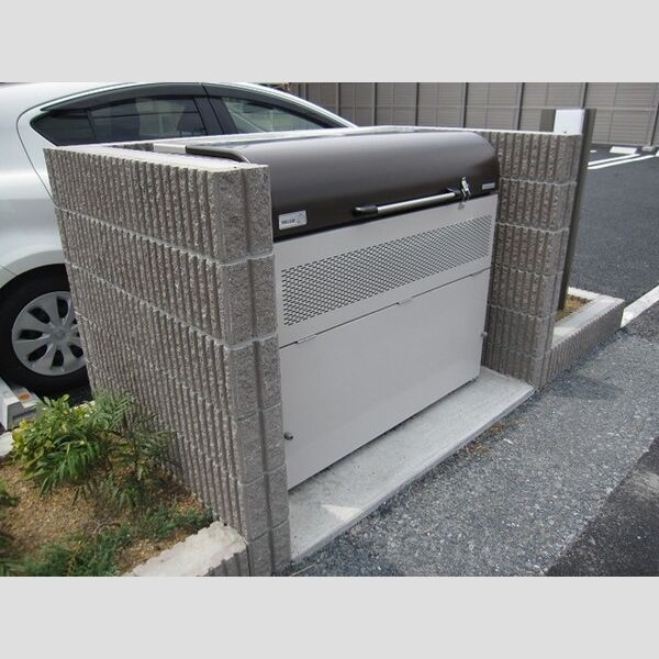 現地周辺 (ゴミ置場)