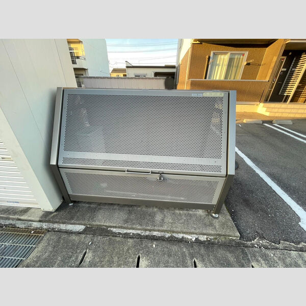 現地周辺 (ゴミ置場)