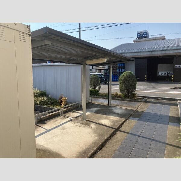 現地周辺 (駐輪場)