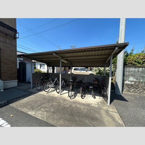 現地周辺 (駐輪場)