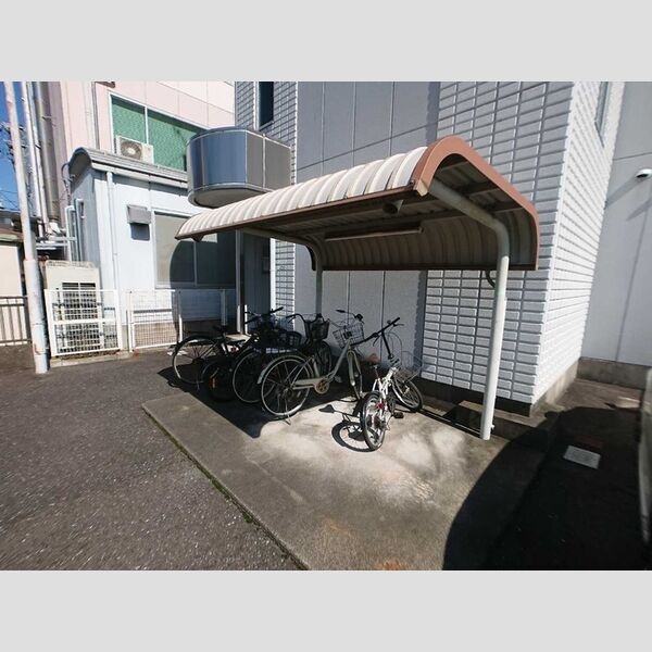 現地周辺 (駐輪場)