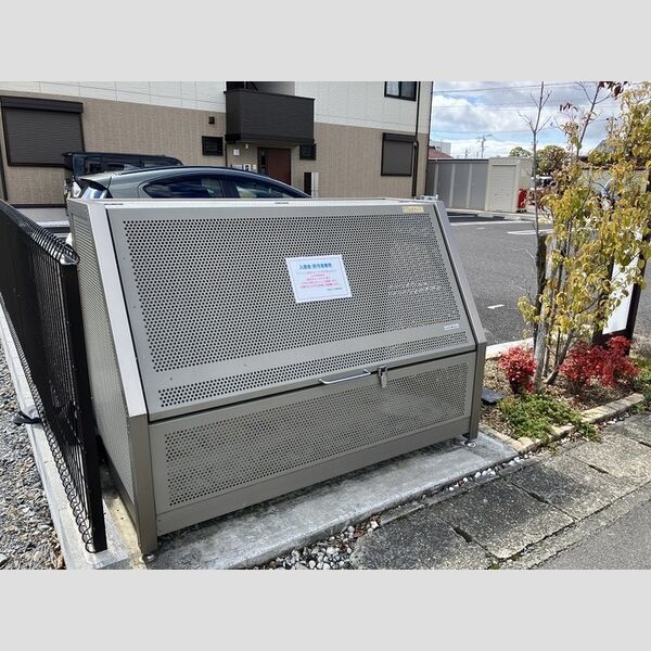 現地周辺 (ダストピット)