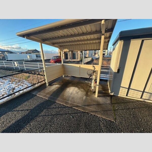 現地周辺 (駐輪場)