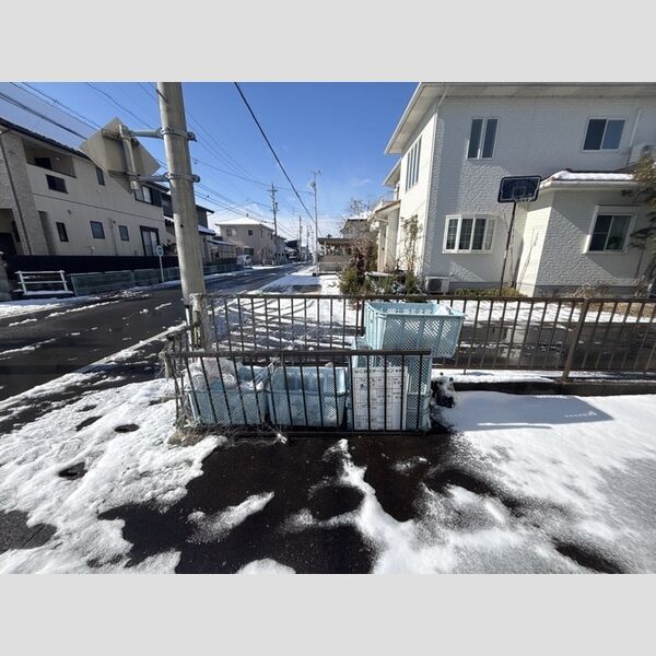 現地周辺 (ゴミ置場)