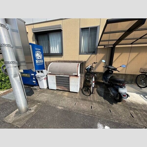 現地周辺 (ゴミ置場)