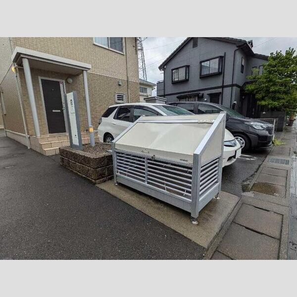 現地周辺 (ゴミ置場)