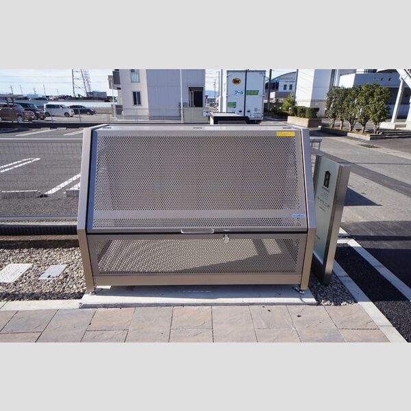 現地周辺 (ゴミ捨て場)