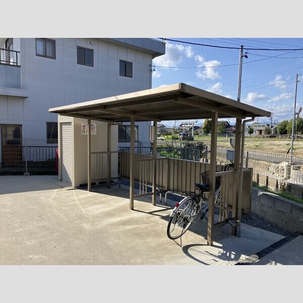 現地周辺 (駐輪場)