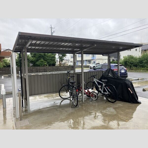 現地周辺 (駐輪場)