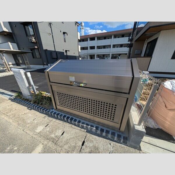 現地周辺 (ダストボックス)