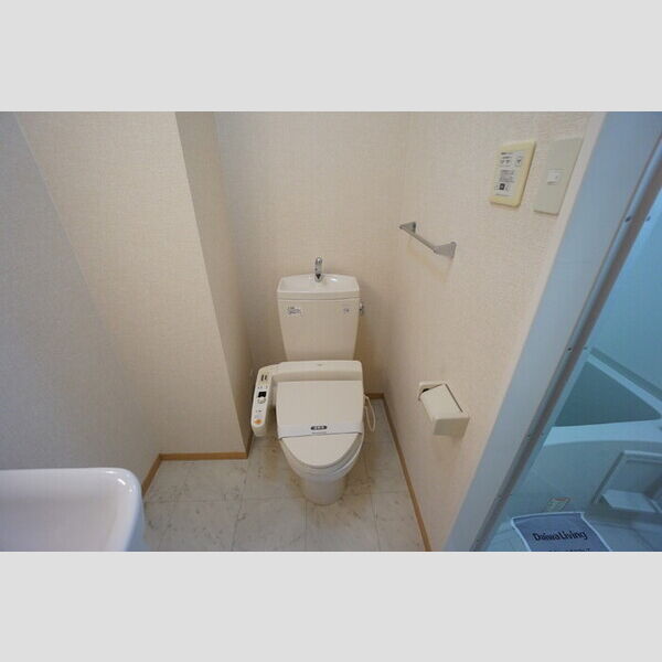 トイレ (温水洗浄暖房便座)