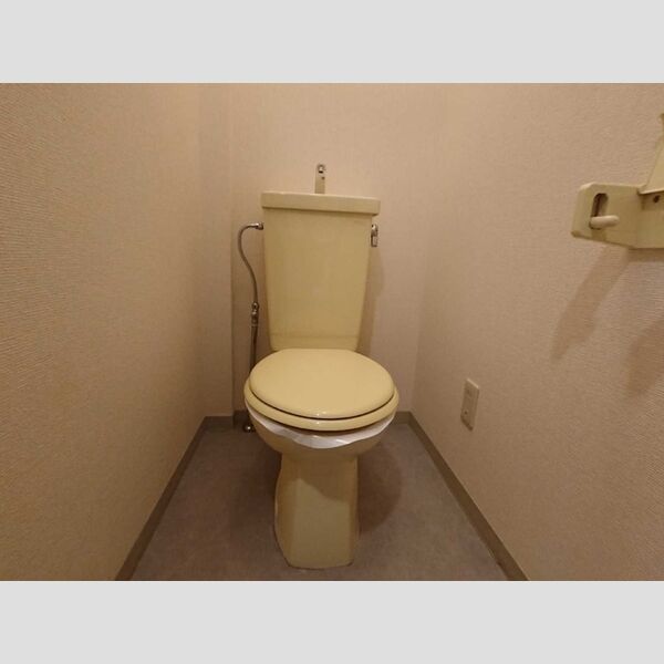 トイレ (トイレ)