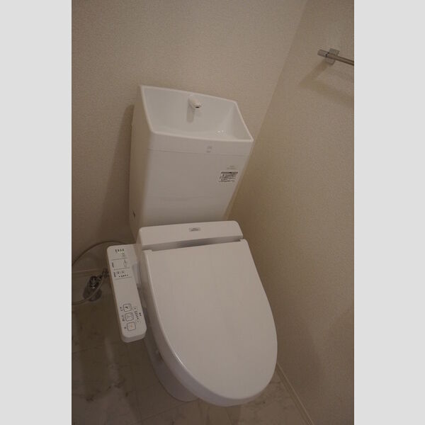 トイレ (温水洗浄暖房便座)