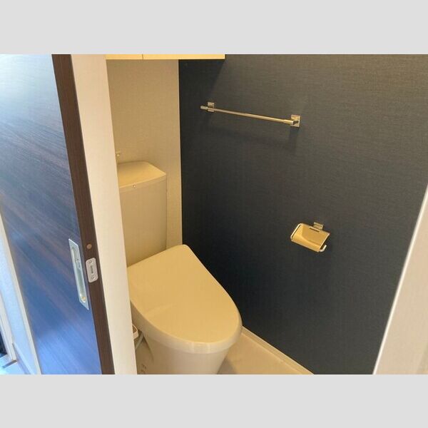 トイレ (トイレ)